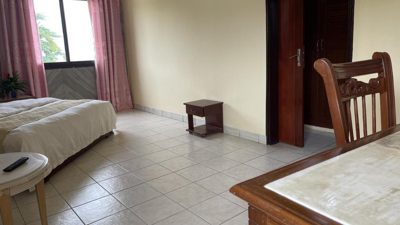 Hotel Les Polygones Kribi Exterior photo